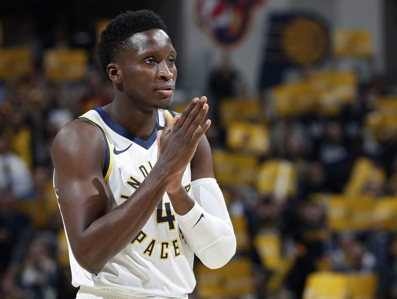 他在护球和 他在护球和