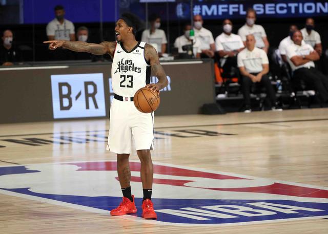 他以令人惊 他以令人惊