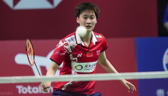 表现截然不 表现截然不